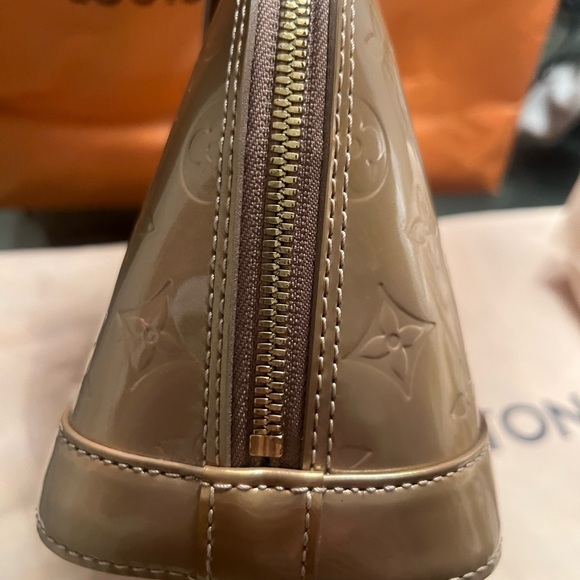 Louis Vuitton Gold Vernis Alma BB mini 2way NIB MPN: M50567 ❌❌SOLD❌❌ - Picture 9 of 16